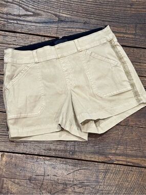 Buckle Black Pull On Chino Shorts Khaki Tan Women’s Size Medium M
